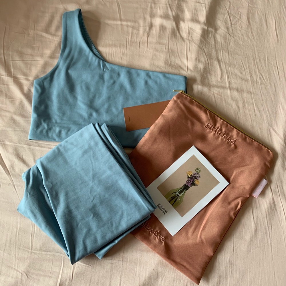 NWT Compressive high rise leggings in dew